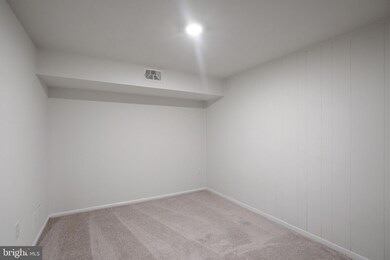 939 Stormont Cir, Halethorpe, MD 21227 - photo 7