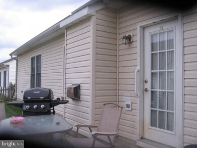 6907 Castleton Dr, Fredericksburg, VA 22407 - photo 3