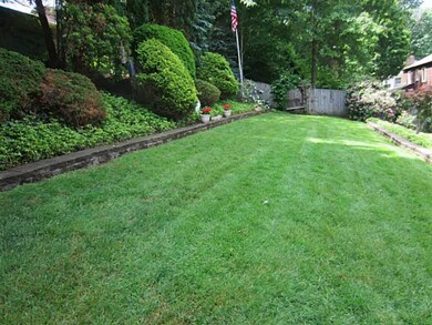 Yard/Garden. Pretty as a post-card!!!