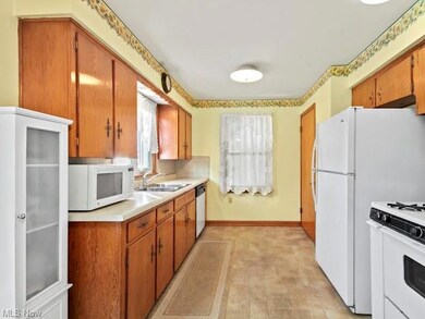 224 Harvey St, Struthers, OH 44471 - photo 3