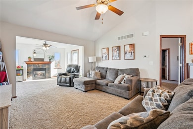 142 Brighton Cir SW, Cedar Rapids, IA 52404 - photo 7