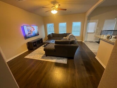 715 Rim Water Dr, Alvin, TX 77511 - photo 4