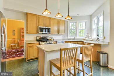 15417 Cedarhurst Ct, Centreville, VA 20120 - photo 2