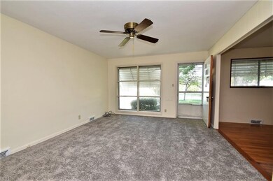 6045 Dunham Rd, Maple Heights, OH 44137 - photo 5