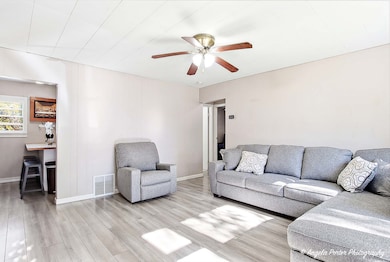 1612 Whitney St, Waukegan, IL 60087 - photo 5