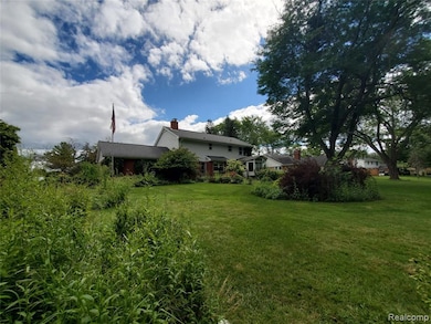 8276 Appleway Dr, Grand Blanc, MI 48439 - photo 4