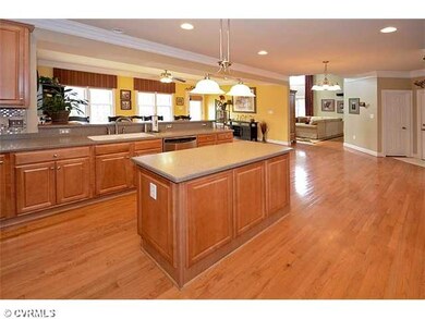 Kitchen - Lovely cook's Kitchen with plently of ca