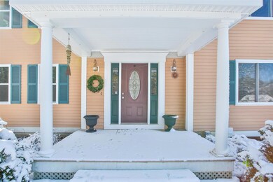 9 Carolyn Dr, Newmarket, NH 03857 - photo 2