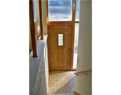 Entry/Foyer.