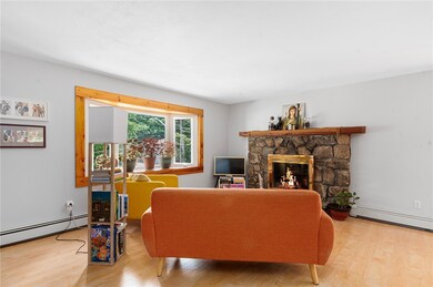 27 Royal Ave, Cranston, RI 02920 - photo 4