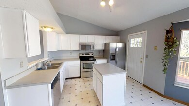 1457 Pineland Ct, Columbus, OH 43223 - photo 7