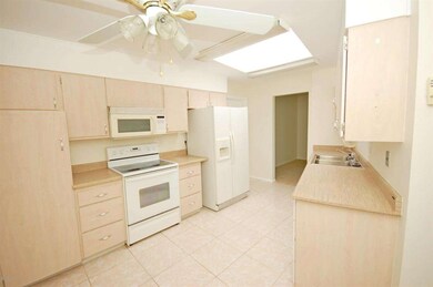 10101 W Highwood Ln, Sun City, AZ 85373 - photo 3