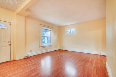386 E Markison Columbus OH-large-004-002
