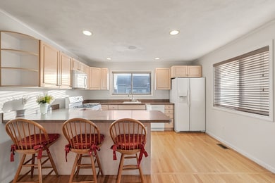 63 Cavendish Cir, Salem, MA 01970 - photo 3