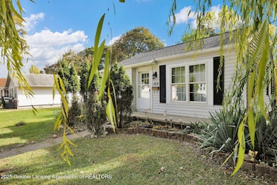 904 Pacific Ave, Lansing, MI 48910 - photo 2