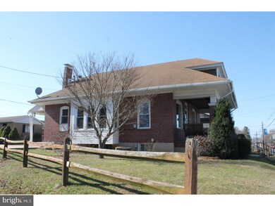 826 E Bellevue Ave, Reading, PA 19605 - photo 2