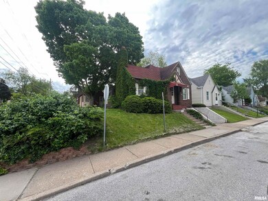 1947 N Perry St, Davenport, IA 52803 - photo 2