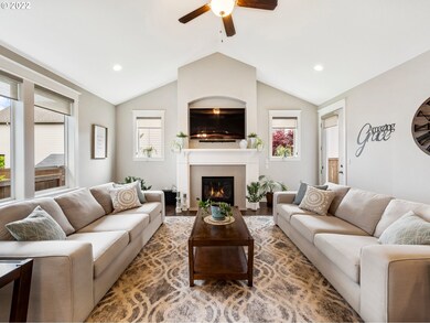 15628 SE Pioneer Dr, Clackamas, OR 97015 - photo 5