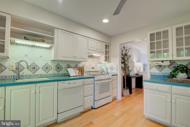 1423 Mclean Mews Ct, McLean, VA 22101 - photo 7