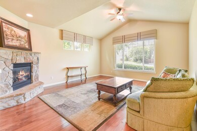 2577 NE Lynda Ln Bend OR 97701-print-002