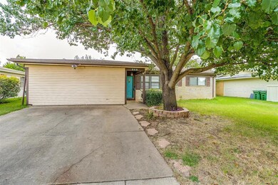 848 Jerry Ln, Bedford, TX 76022 - photo 2