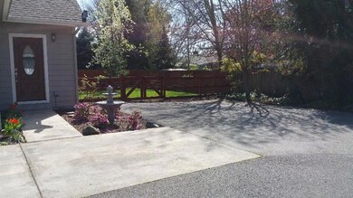 641 SW Western Ave, Grants Pass, OR 97526 - photo 2