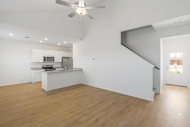 124 Desert Hare Dr, Jarrell, TX 76537 - photo 4