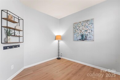 5571 Cambridge Bay Dr, Charlotte, NC 28269 - photo 7