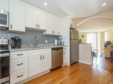 40 Westgate Rd unit 5, Boston College, MA 02467 - photo 5