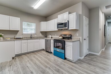 216 W Tennie St, Gainesville, TX 76240 - photo 7