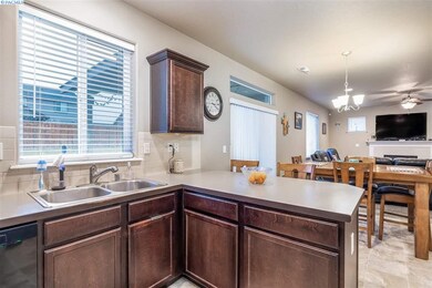 3569 W 10th Ct, Kennewick, WA 99338 - photo 5