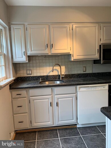 3349 S Wakefield St unit A, Arlington, VA 22206 - photo 5
