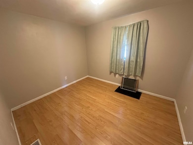 1030 W Berrien St, Galesburg, IL 61401 - photo 3