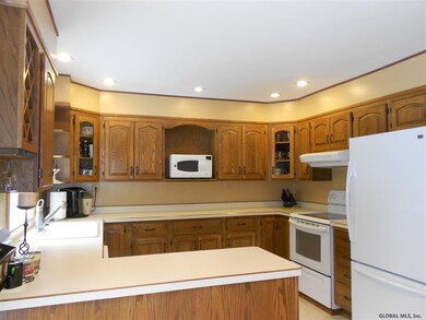 151 Horstman Dr, Schenectady, NY 12302 - photo 3