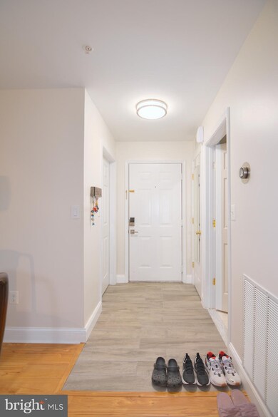 18825 Sparkling Water Dr unit A, Germantown, MD 20874 - photo 2