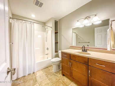 Upstairs Full Bathroom