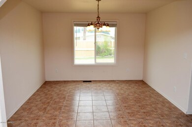 112 S Centennial St, Moxee, WA 98936 - photo 7