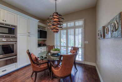 011_Casual Dining Room