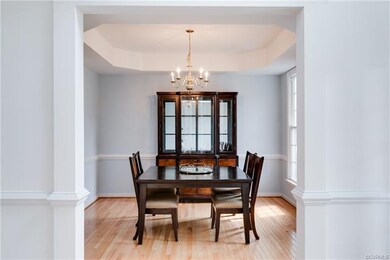 EXQUISITE HARDWOOD FLOORS WITH CHAIR RAIL AND TRAY