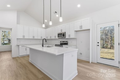 1216 Waterford Dr, Lincolnton, NC 28092 - photo 2