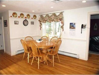 189 Edgewater Dr, Pembroke, MA 02359 - photo 5