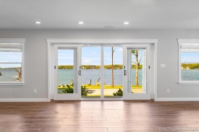 1315 S Lake