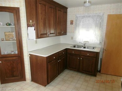 1855 E 300th St, Wickliffe, OH 44092 - photo 5