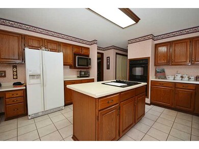 Kitchen. Desk niche, fully equipped with double ov