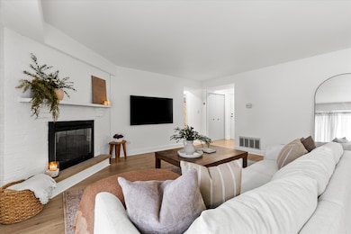 9051 S Roberts Rd unit 310, Hickory Hills, IL 60457 - photo 4