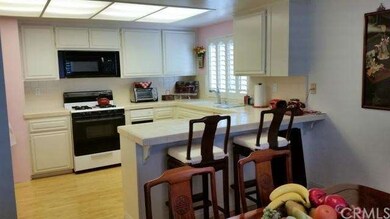 Kitchen with breakfast counter