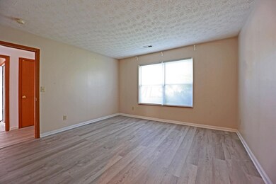 793 Crevis Ln, Columbus, OH 43228 - photo 3