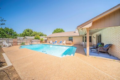 1804 Lincolnshire Dr, Bedford, TX 76021 - photo 3