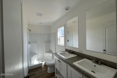 ED 32 Master bathroom