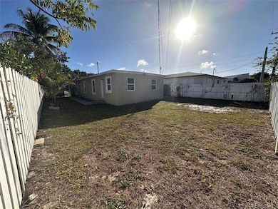 728 SW 6th St unit B, Dania, FL 33004 - photo 3